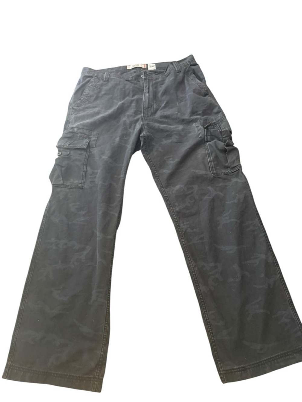 Levi’s Loose Fit Men’s cargo pants, Black Camo size 38x34 tactical pants - Picture 2 of 5